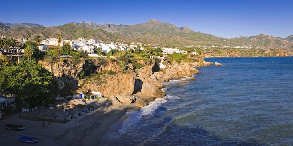 Edificio Verdemar - Stunning 1 Bed Apartment With Pool & Sea Views Нерха Екстериор снимка
