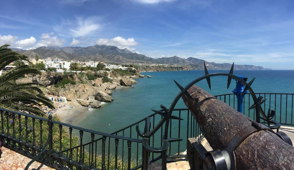 Edificio Verdemar - Stunning 1 Bed Apartment With Pool & Sea Views Нерха Екстериор снимка